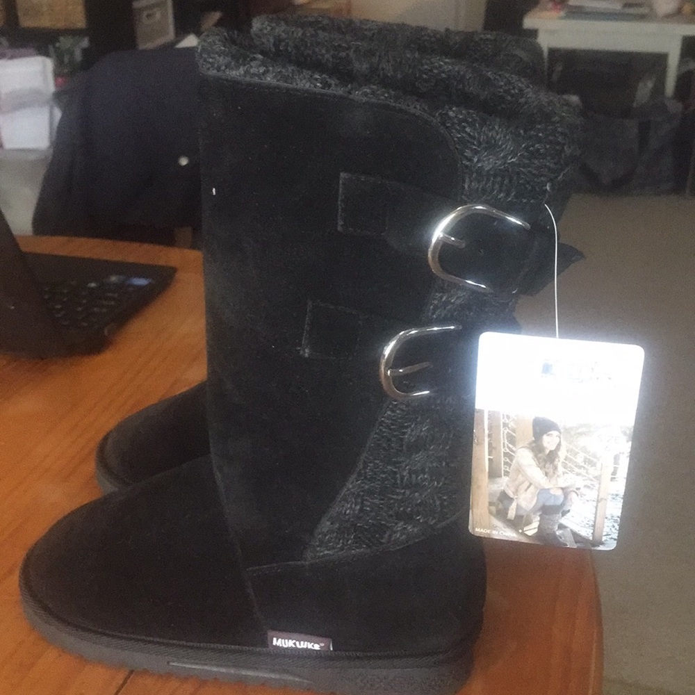 Mukluks- black Jean size 6